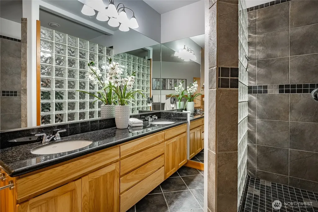 2176 Montfort Avenue Blaine WA 98230