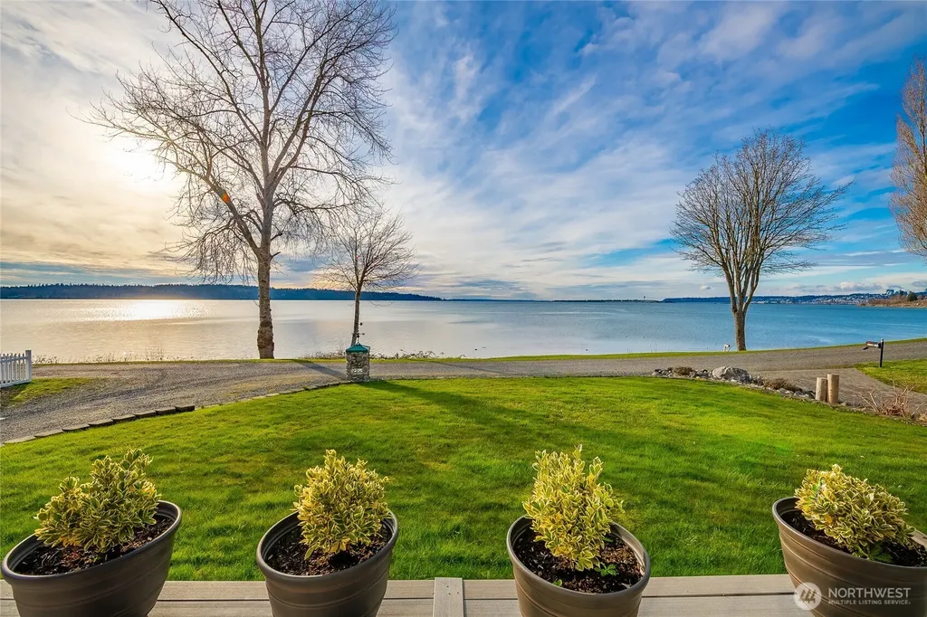 2176 Montfort Avenue Blaine WA 98230
