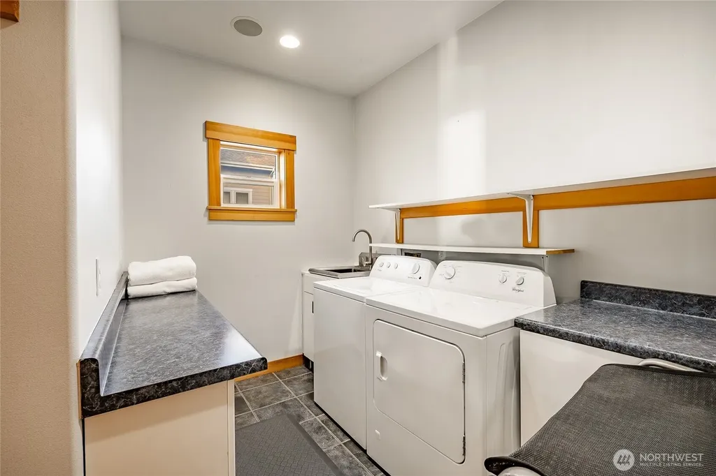 2176 Montfort Avenue Blaine WA 98230