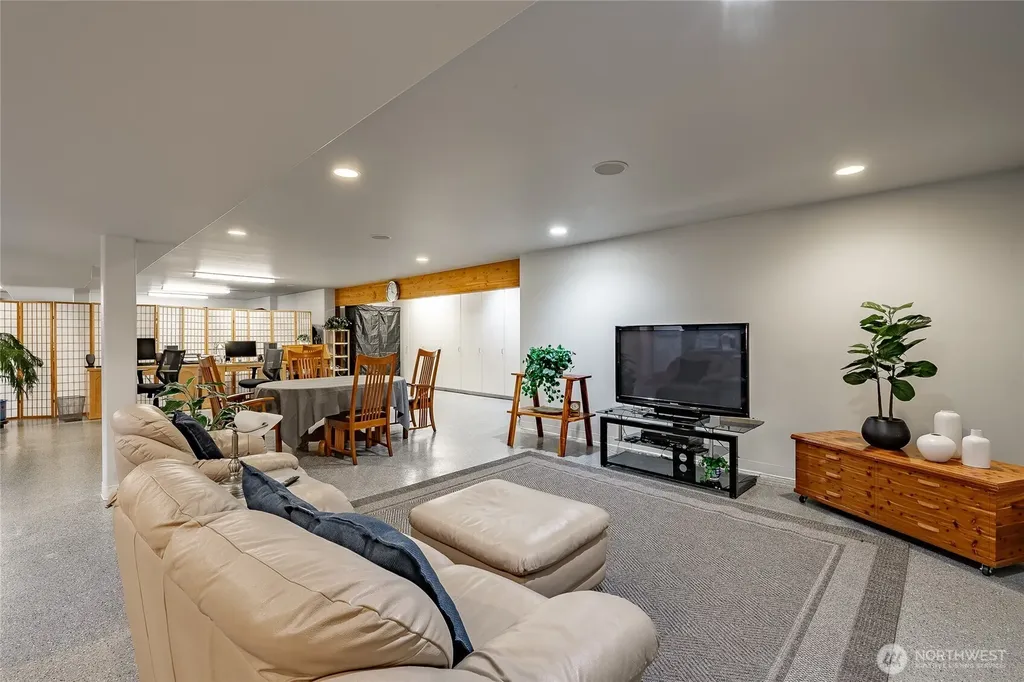 2176 Montfort Avenue Blaine WA 98230