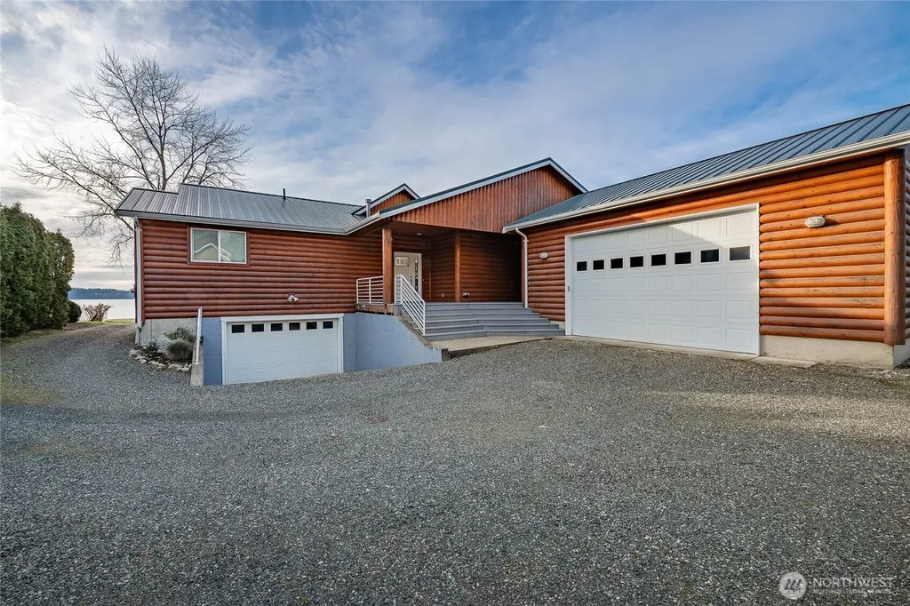 2176 Montfort Avenue Blaine WA 98230