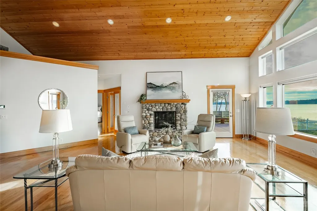 2176 Montfort Avenue Blaine WA 98230