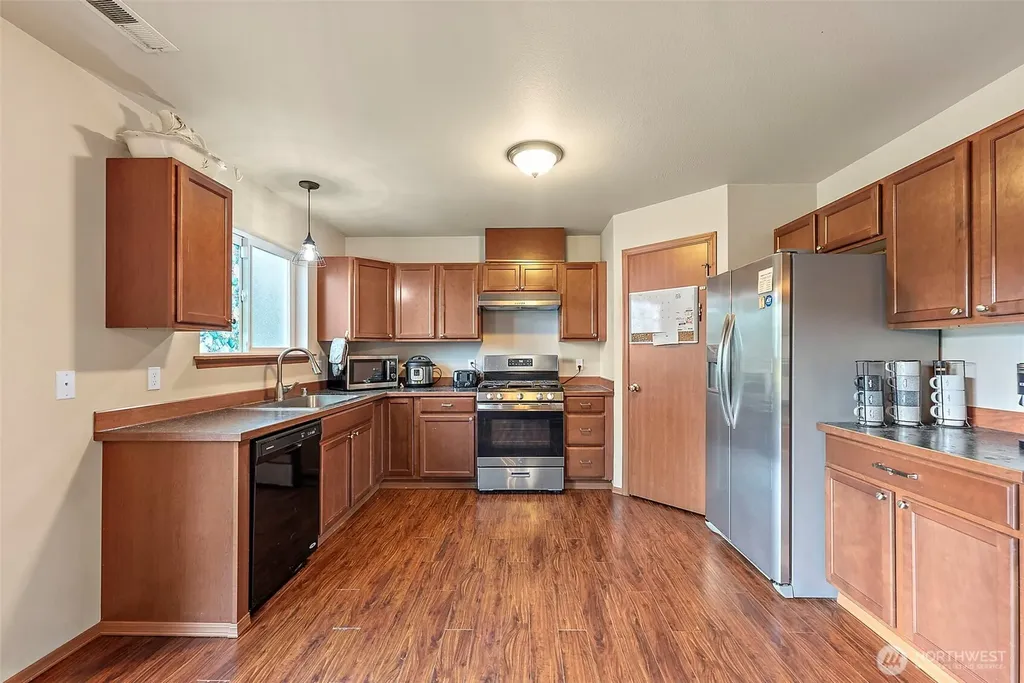 8409 356th St S Roy WA 98558