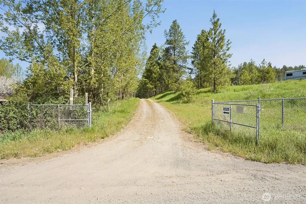 8325 N Lindgren Road Spokane WA 99217