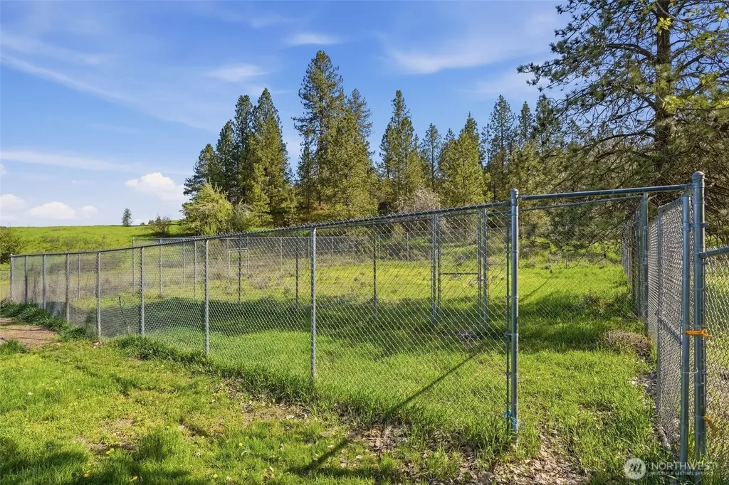8325 N Lindgren Road Spokane WA 99217