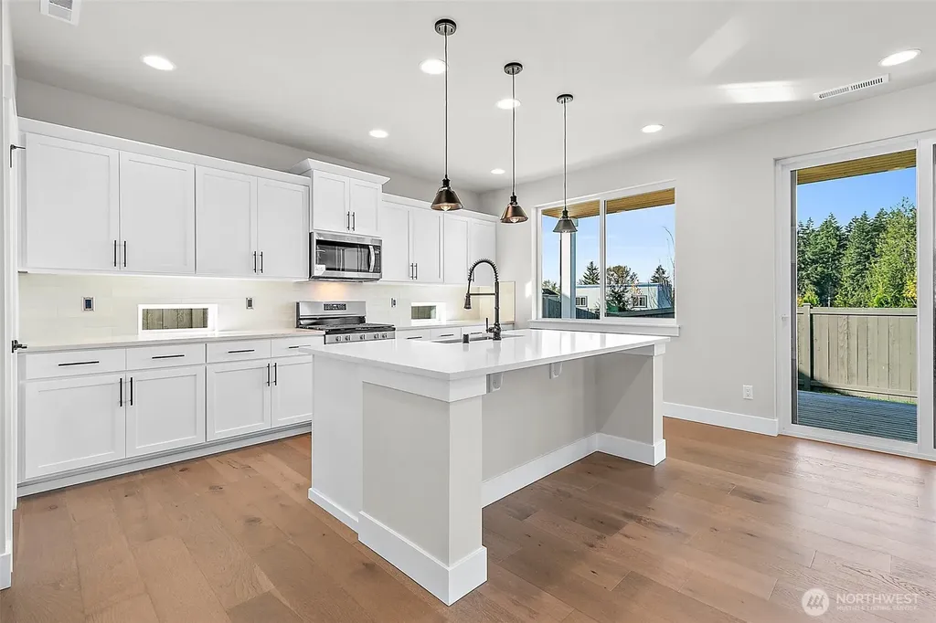 15530 2nd Place W Lynnwood WA 98087