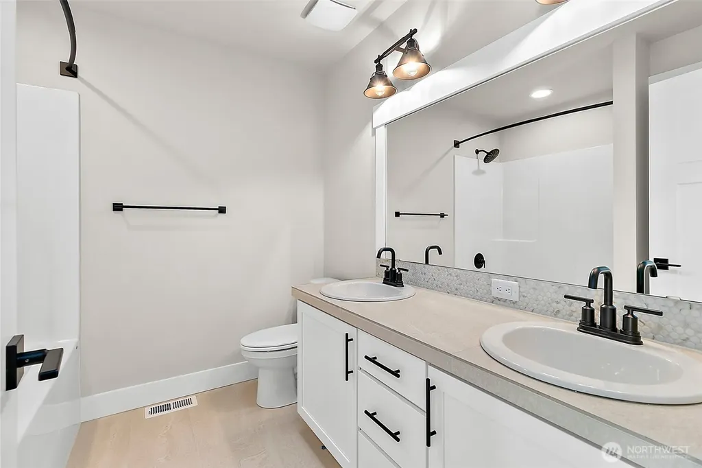 15530 2nd Place W Lynnwood WA 98087
