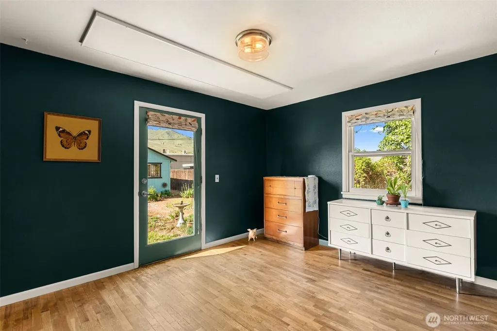 229 W Allen Avenue Chelan WA 98816