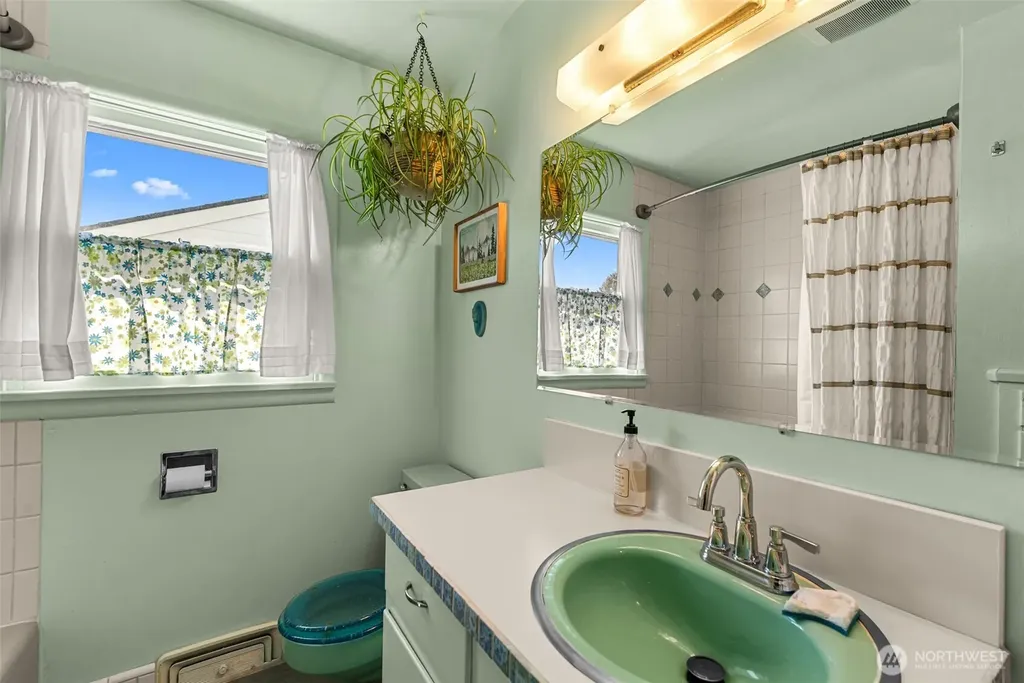 229 W Allen Avenue Chelan WA 98816