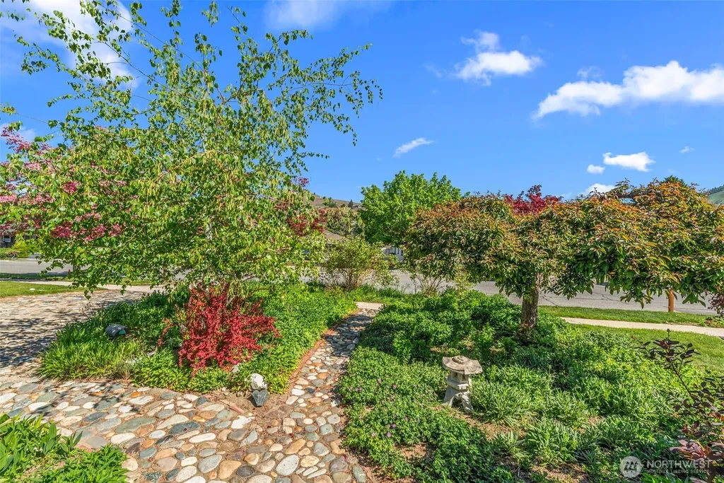 229 W Allen Avenue Chelan WA 98816