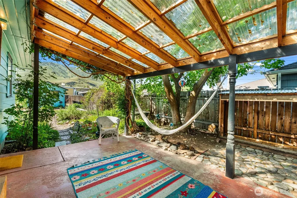 229 W Allen Avenue Chelan WA 98816
