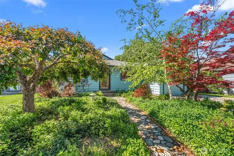 229 W Allen Avenue Chelan WA 98816