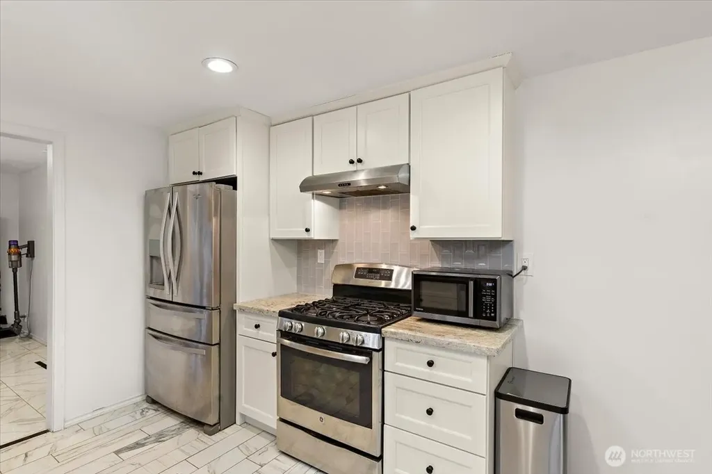 23627 101st Avenue W Edmonds WA 98020