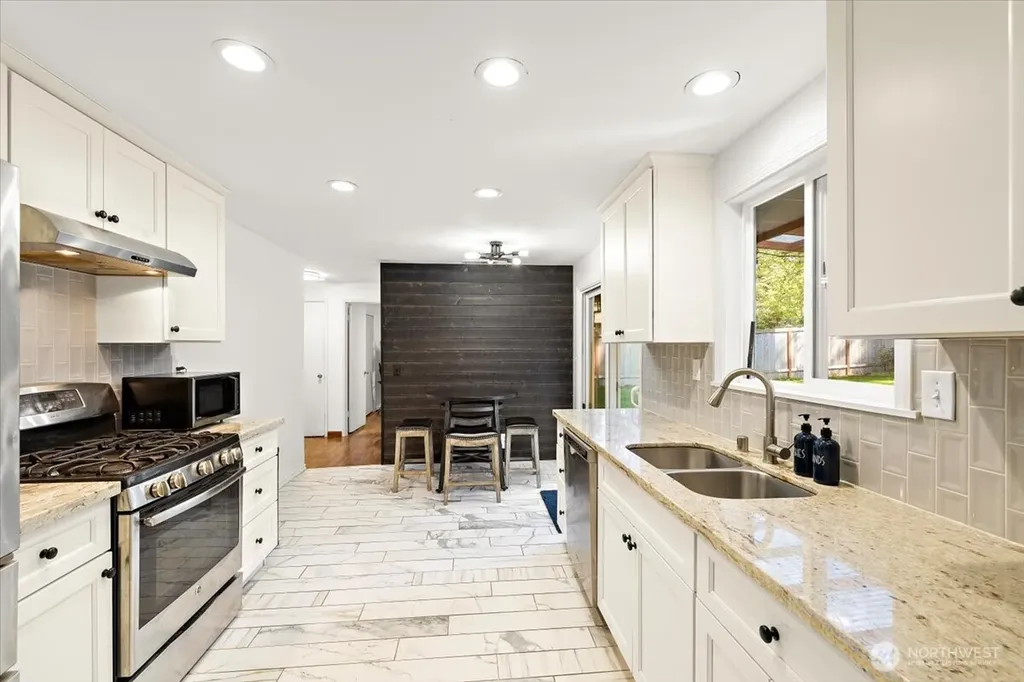 23627 101st Avenue W Edmonds WA 98020
