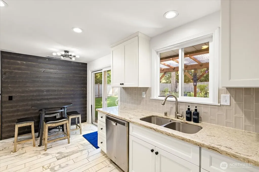 23627 101st Avenue W Edmonds WA 98020