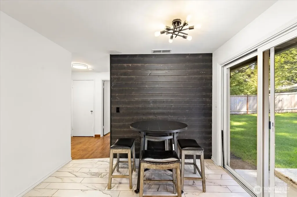 23627 101st Avenue W Edmonds WA 98020
