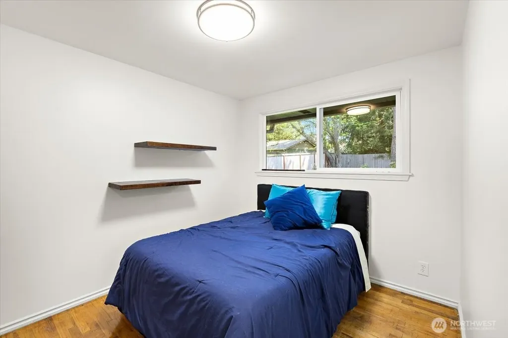 23627 101st Avenue W Edmonds WA 98020