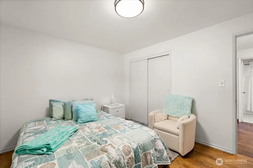 23627 101st Avenue W Edmonds WA 98020