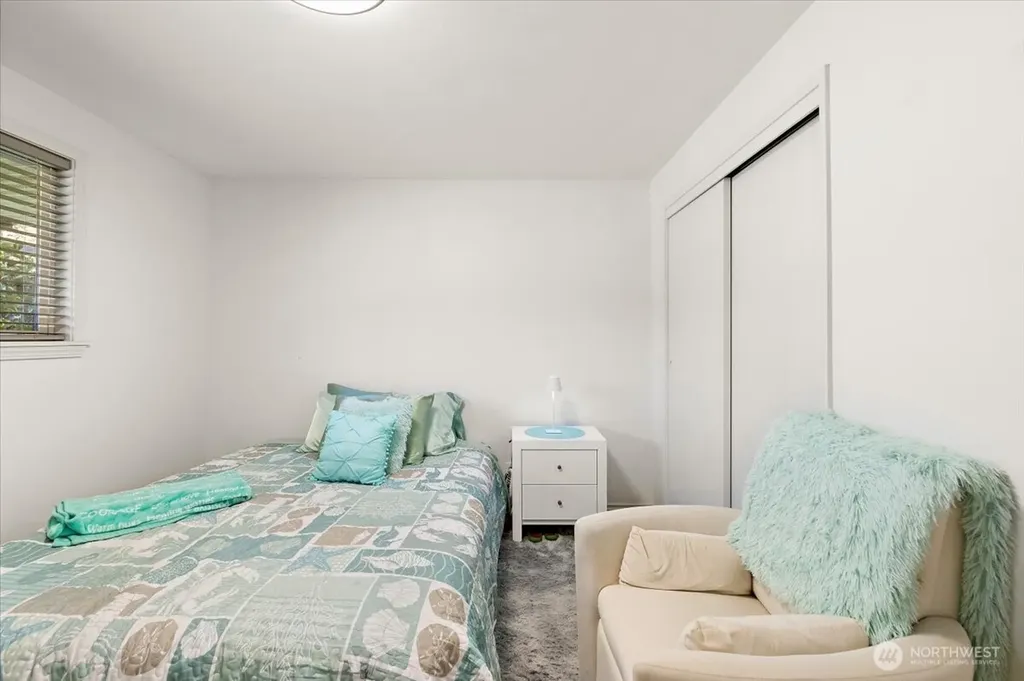 23627 101st Avenue W Edmonds WA 98020