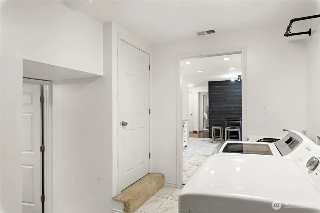 23627 101st Avenue W Edmonds WA 98020
