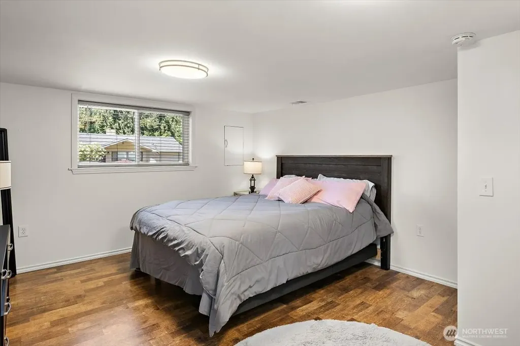 23627 101st Avenue W Edmonds WA 98020