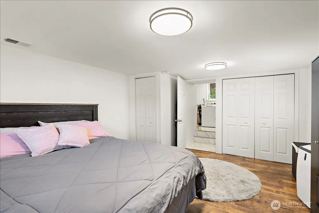 23627 101st Avenue W Edmonds WA 98020