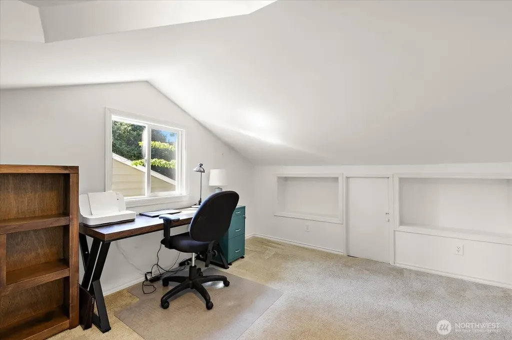 23627 101st Avenue W Edmonds WA 98020