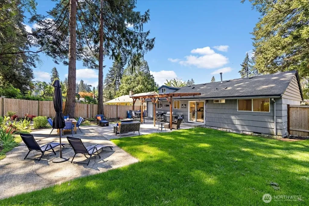 23627 101st Avenue W Edmonds WA 98020