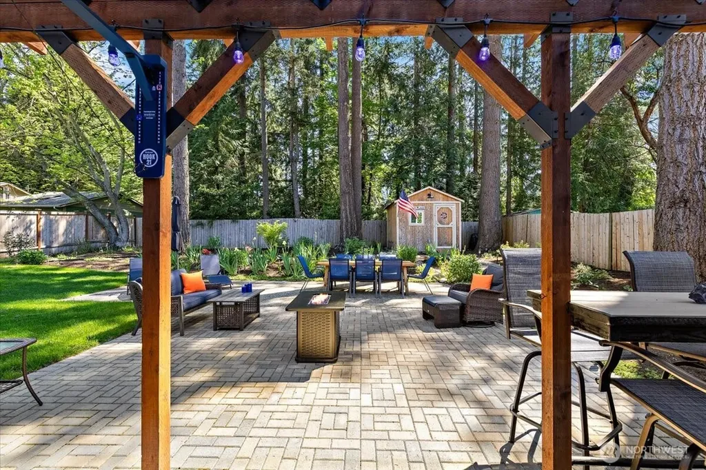 23627 101st Avenue W Edmonds WA 98020