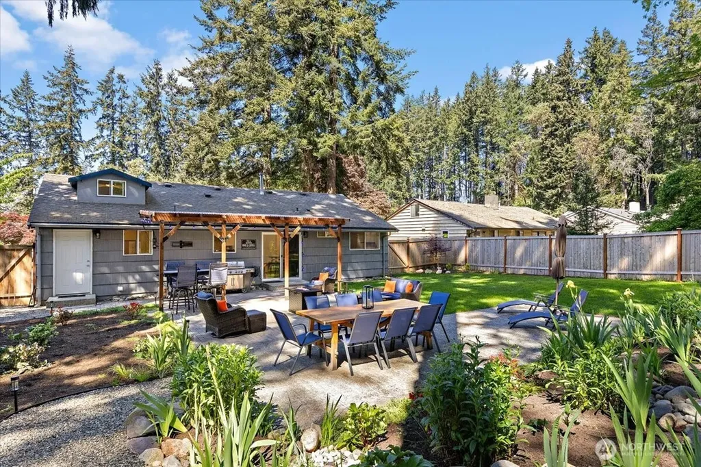 23627 101st Avenue W Edmonds WA 98020