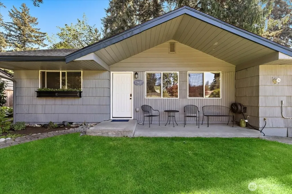23627 101st Avenue W Edmonds WA 98020
