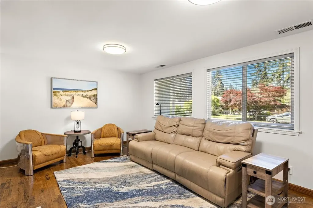 23627 101st Avenue W Edmonds WA 98020