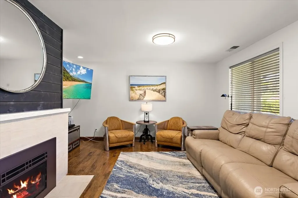 23627 101st Avenue W Edmonds WA 98020