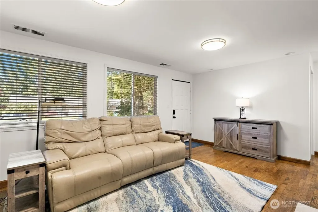 23627 101st Avenue W Edmonds WA 98020