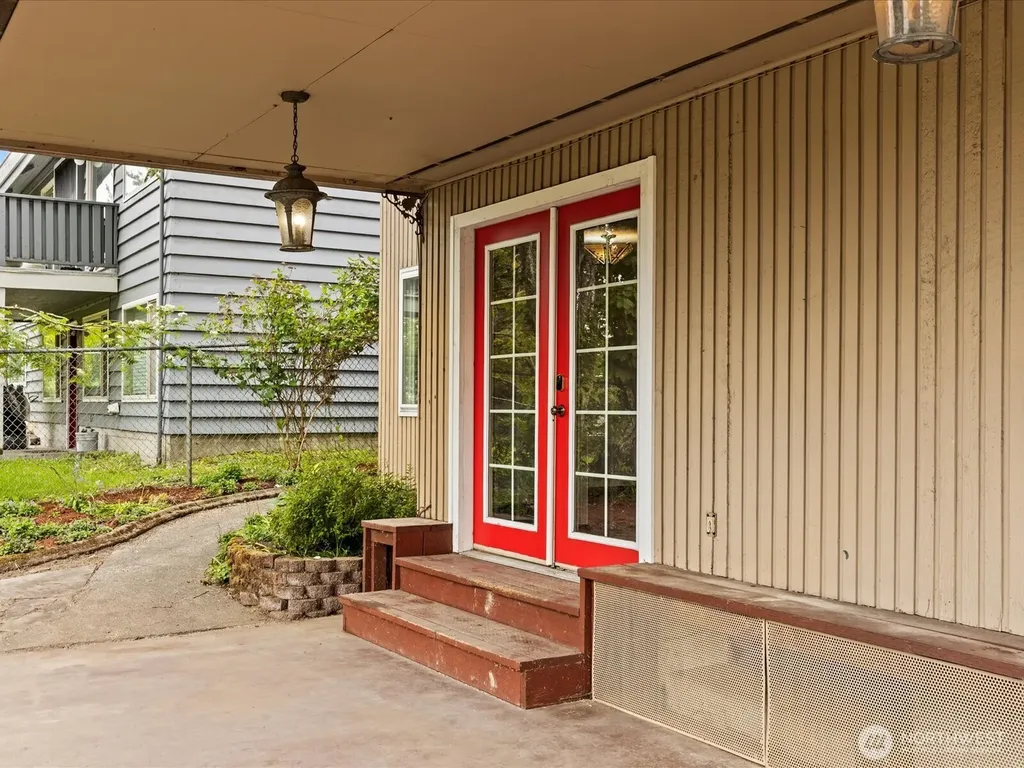 14445 5th Avenue S Burien WA 98168