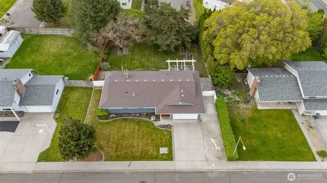 1412 W 15th Avenue Kennewick WA 99337