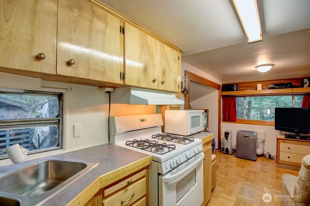 89 Sunset Circle Deming WA 98244