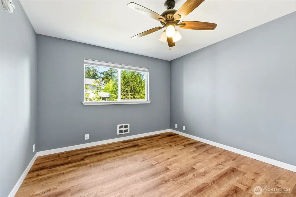 1670 SW Mulberry Street Oak Harbor WA 98277