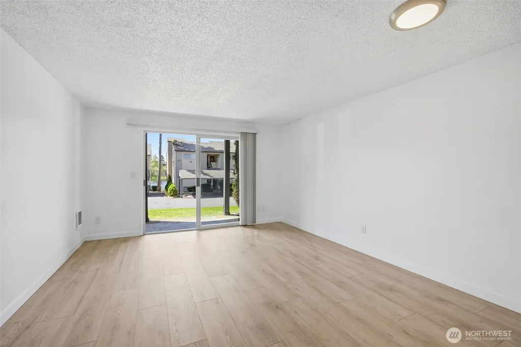 31003 14th Avenue S Federal Way WA 98003