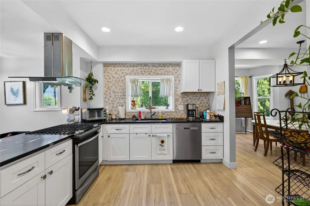 2115 Valley Highway Deming WA 98244