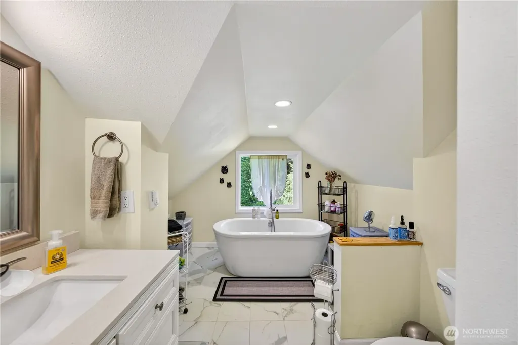 2115 Valley Highway Deming WA 98244