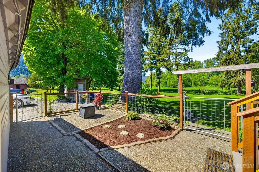 2115 Valley Highway Deming WA 98244