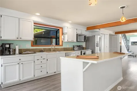 121 S 7th Avenue Port Hadlock WA 98339
