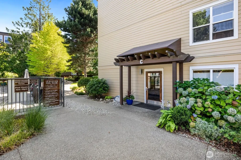 22910 90th Avenue W Edmonds WA 98026
