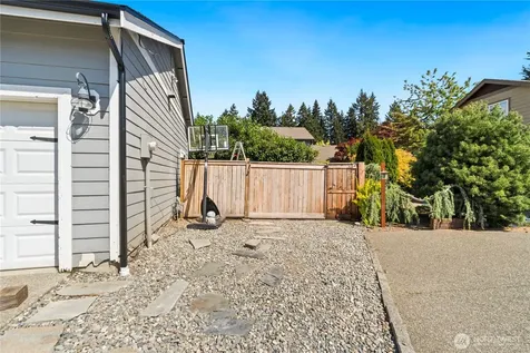 16802 129th Avenue E Puyallup WA 98374