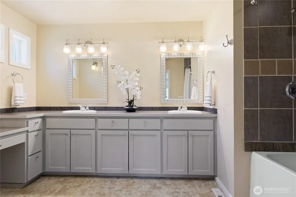 7622 NW Lenox Lane Silverdale WA 98383