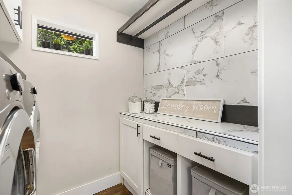 10430 NE Cascade Avenue Bainbridge Island WA 98110