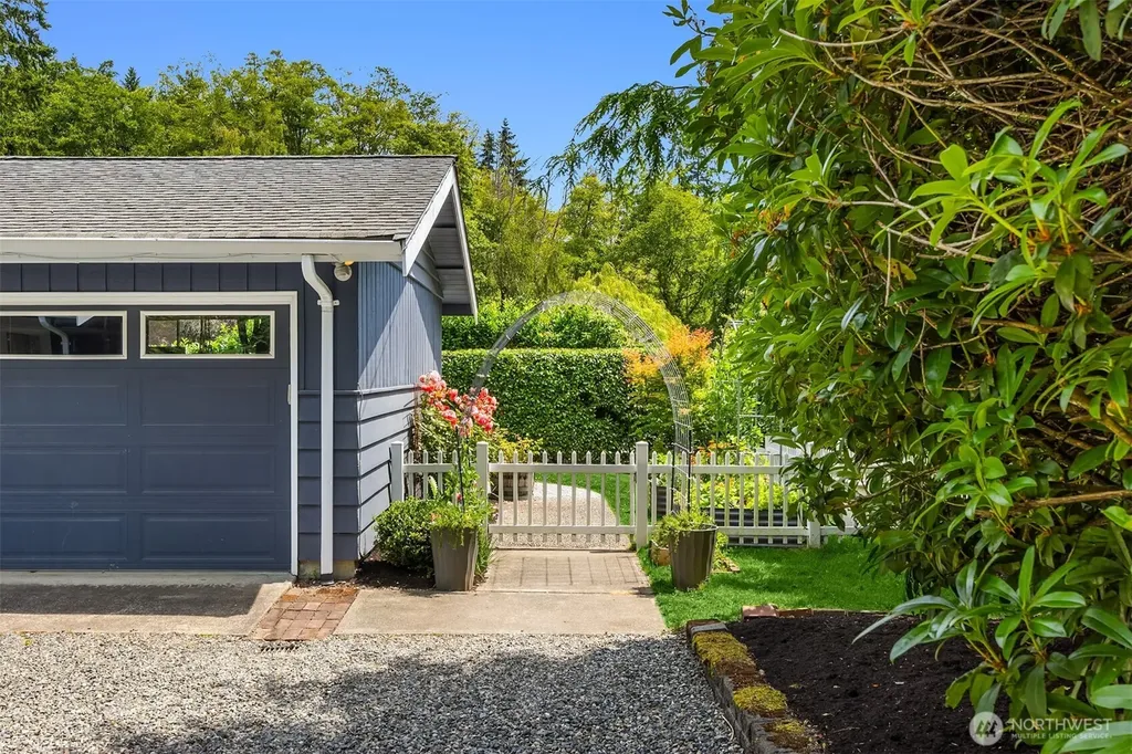 10430 NE Cascade Avenue Bainbridge Island WA 98110