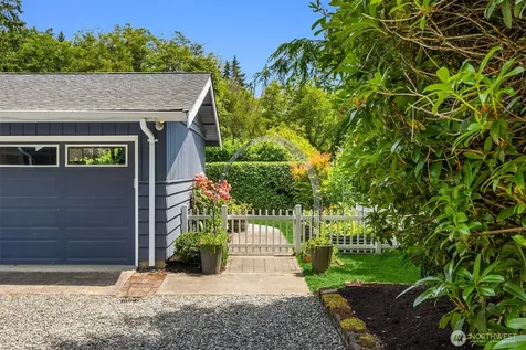 10430 NE Cascade Avenue Bainbridge Island WA 98110