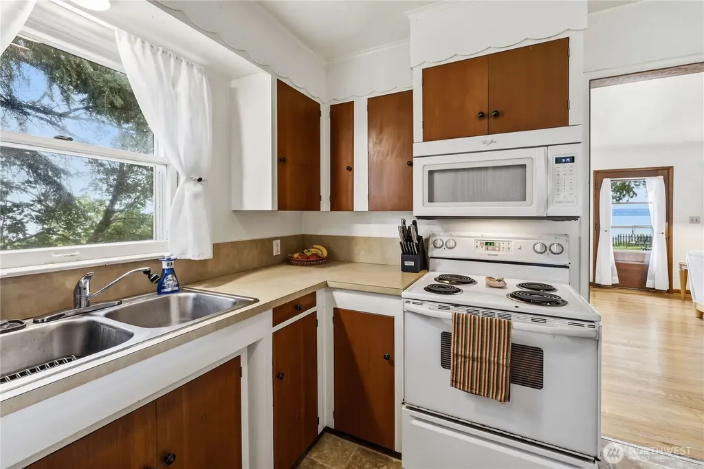 23932 Jefferson Point Road NE Kingston WA 98346